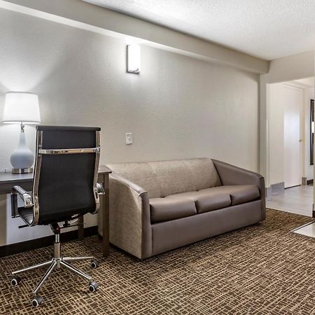 Quality Inn & Suites Spring Lake - Fayetteville Near Fort Bragg 외부 사진