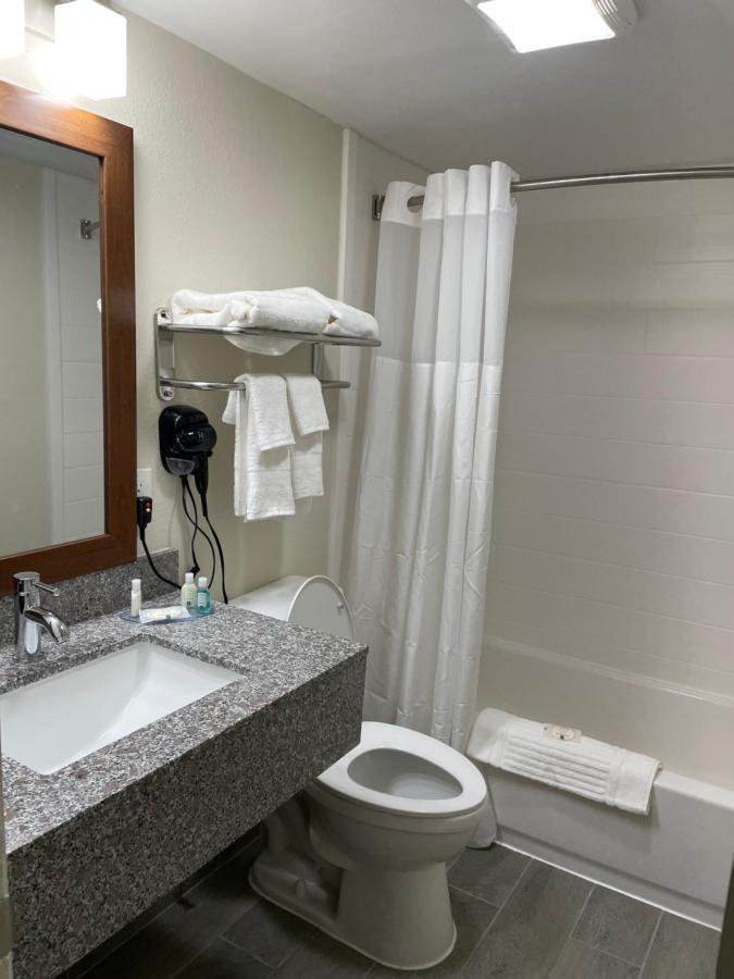 Quality Inn & Suites Spring Lake - Fayetteville Near Fort Bragg 외부 사진