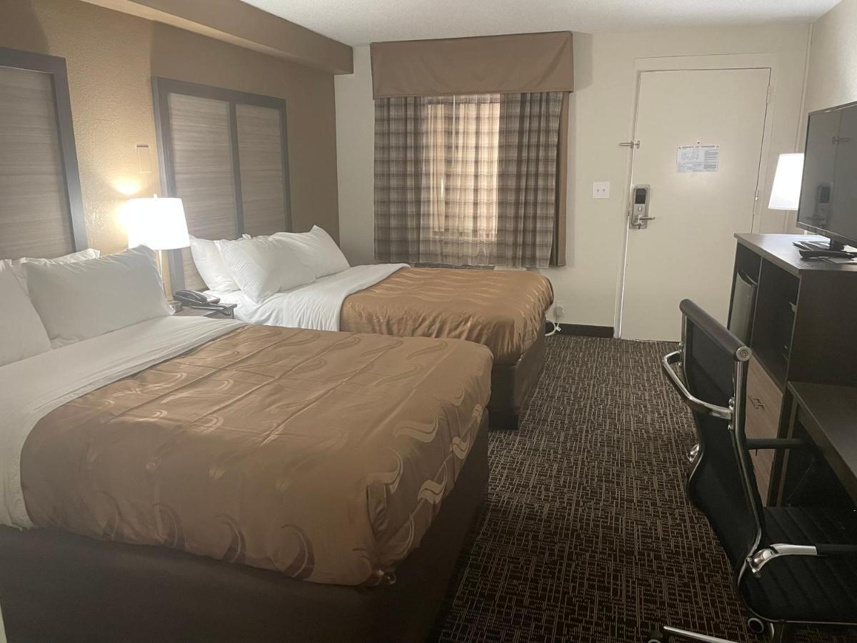 Quality Inn & Suites Spring Lake - Fayetteville Near Fort Bragg 외부 사진