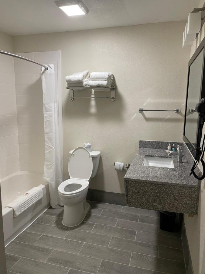 Quality Inn & Suites Spring Lake - Fayetteville Near Fort Bragg 외부 사진