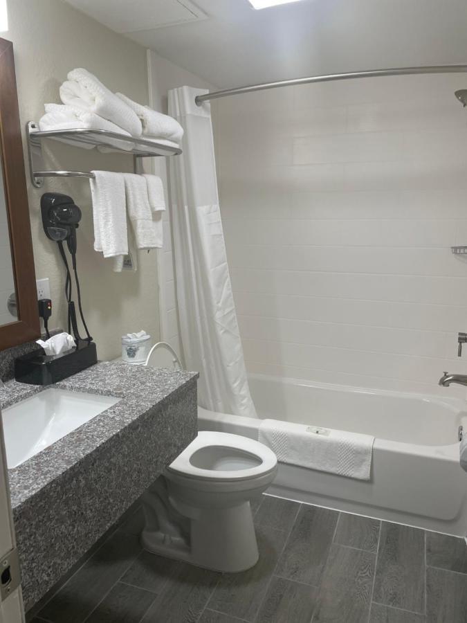 Quality Inn & Suites Spring Lake - Fayetteville Near Fort Bragg 외부 사진