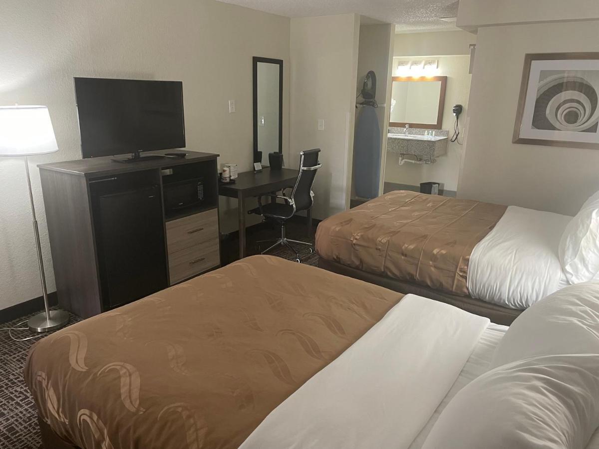 Quality Inn & Suites Spring Lake - Fayetteville Near Fort Bragg 외부 사진