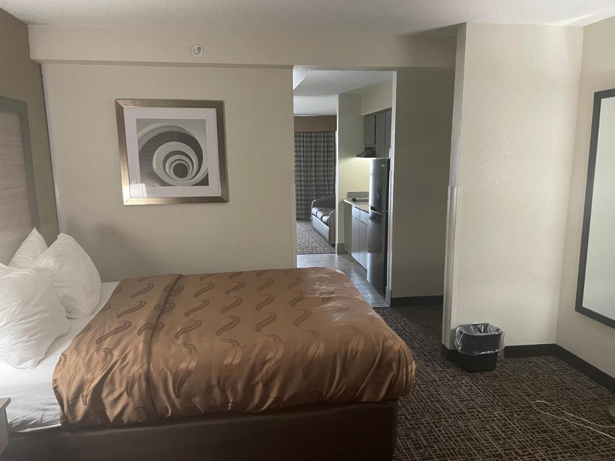 Quality Inn & Suites Spring Lake - Fayetteville Near Fort Bragg 외부 사진