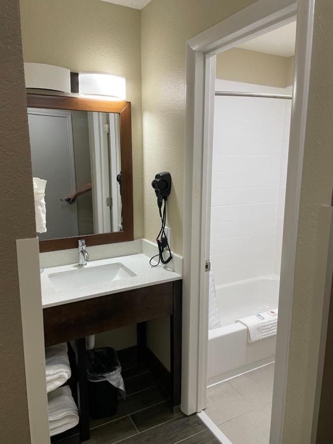 Quality Inn & Suites Spring Lake - Fayetteville Near Fort Bragg 외부 사진