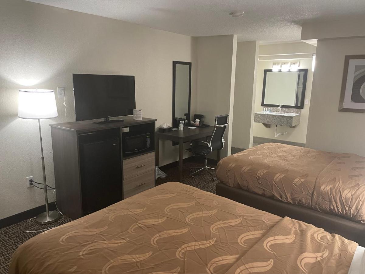 Quality Inn & Suites Spring Lake - Fayetteville Near Fort Bragg 외부 사진