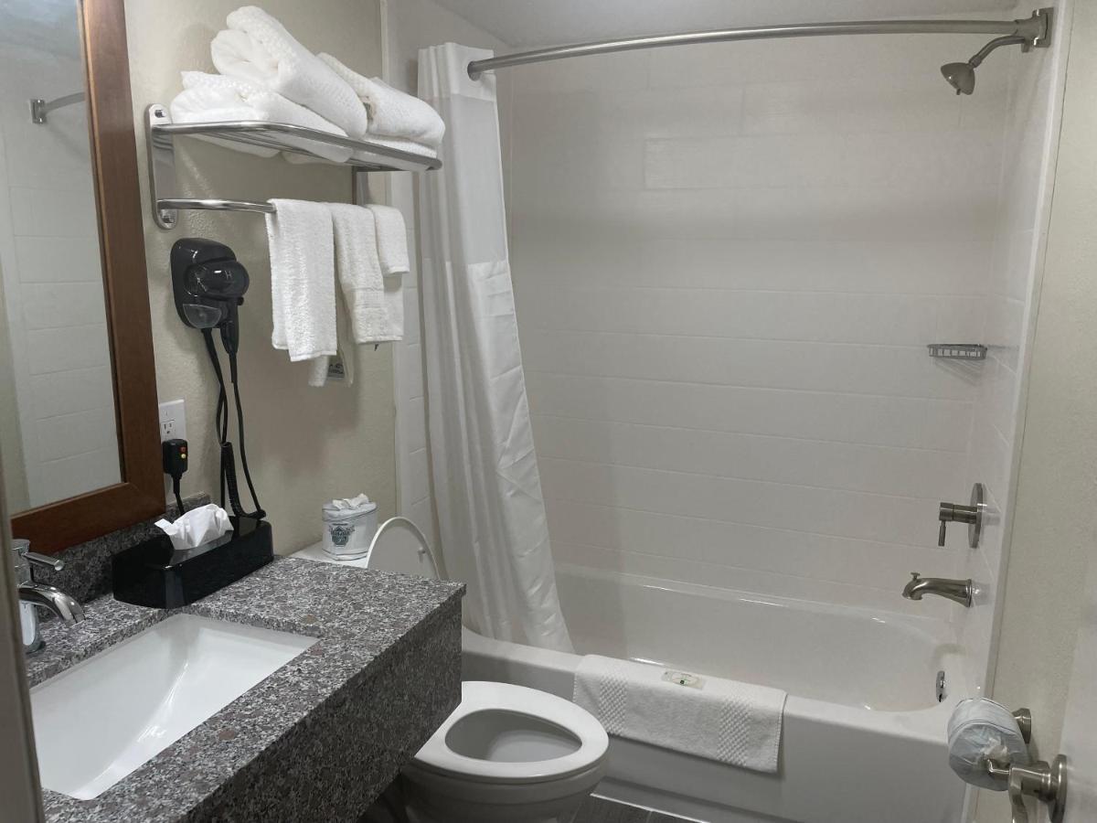 Quality Inn & Suites Spring Lake - Fayetteville Near Fort Bragg 외부 사진