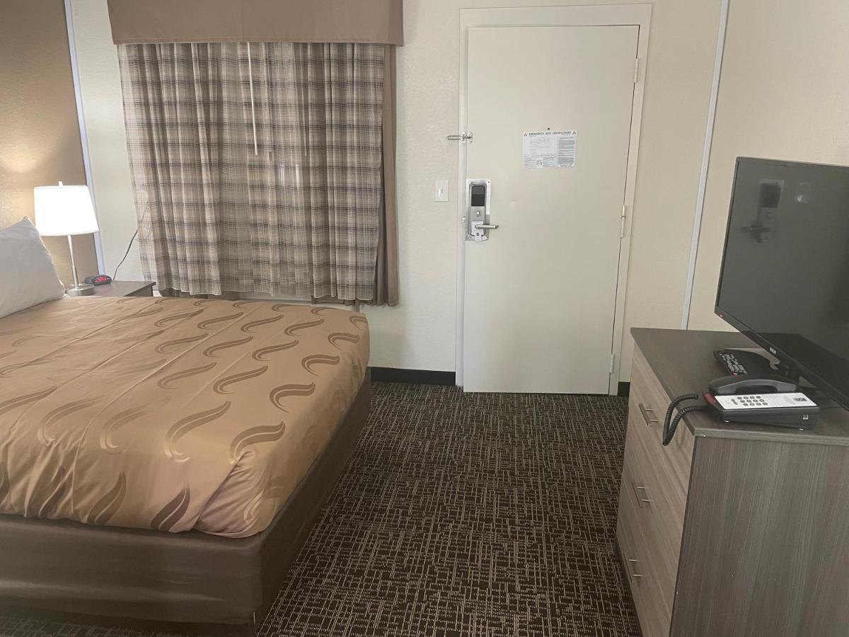 Quality Inn & Suites Spring Lake - Fayetteville Near Fort Bragg 외부 사진