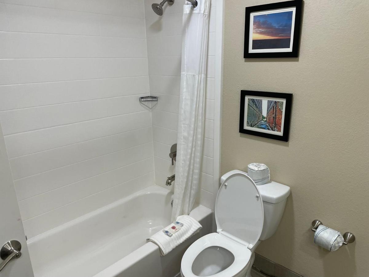 Quality Inn & Suites Spring Lake - Fayetteville Near Fort Bragg 외부 사진