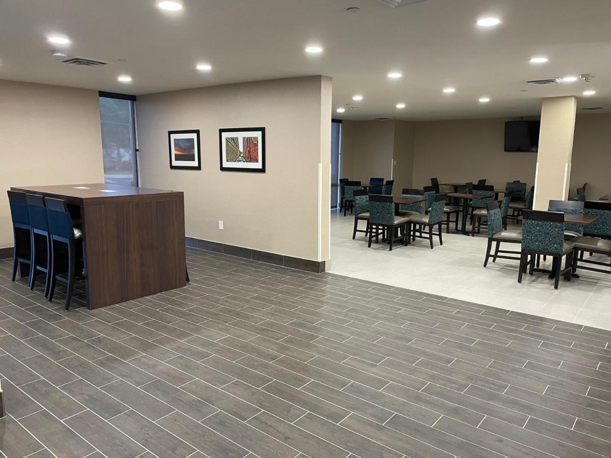 Quality Inn & Suites Spring Lake - Fayetteville Near Fort Bragg 외부 사진