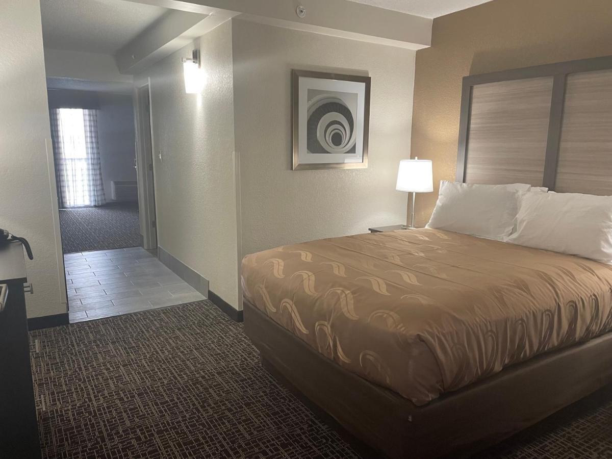 Quality Inn & Suites Spring Lake - Fayetteville Near Fort Bragg 외부 사진
