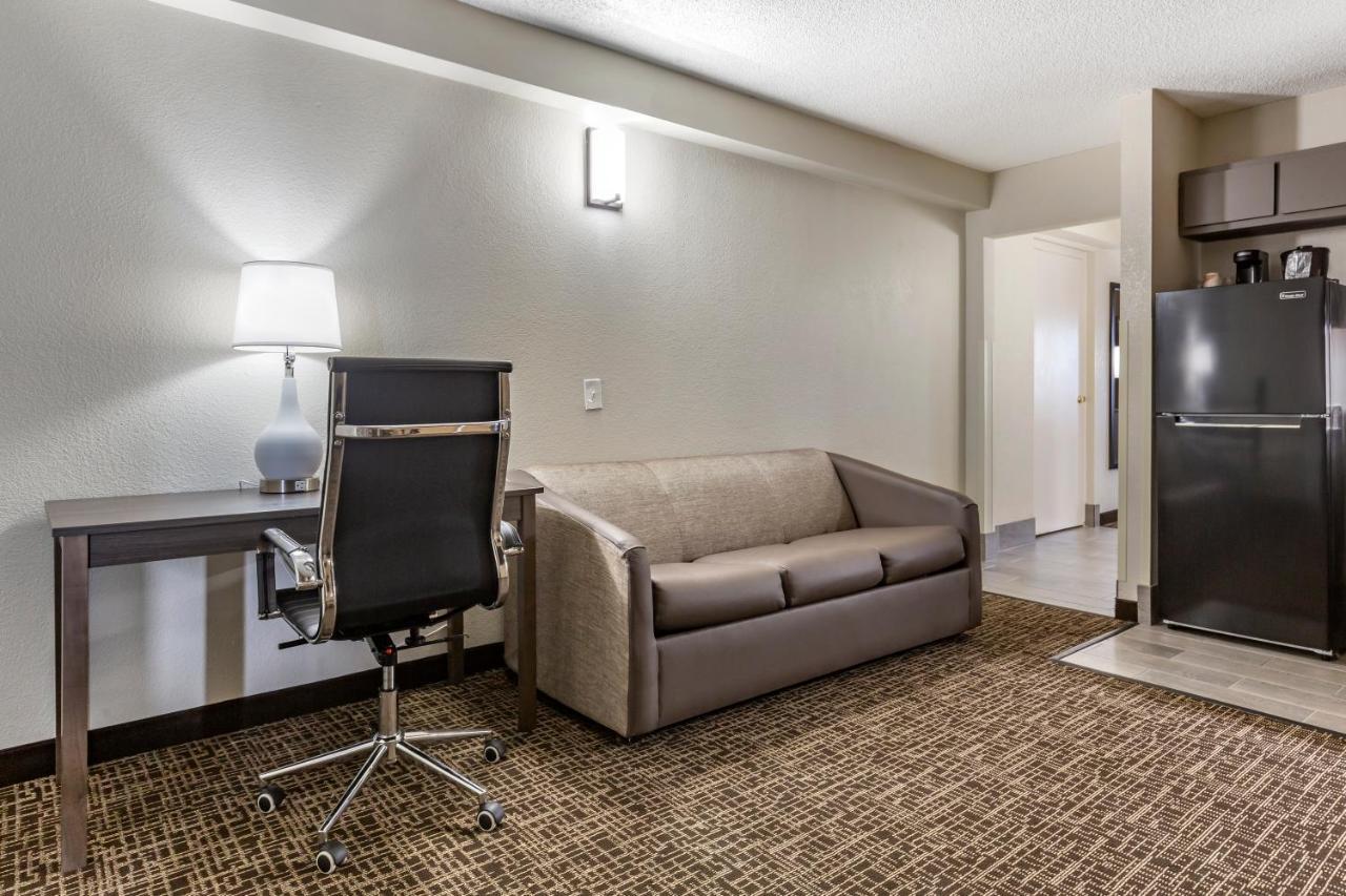 Quality Inn & Suites Spring Lake - Fayetteville Near Fort Bragg 외부 사진