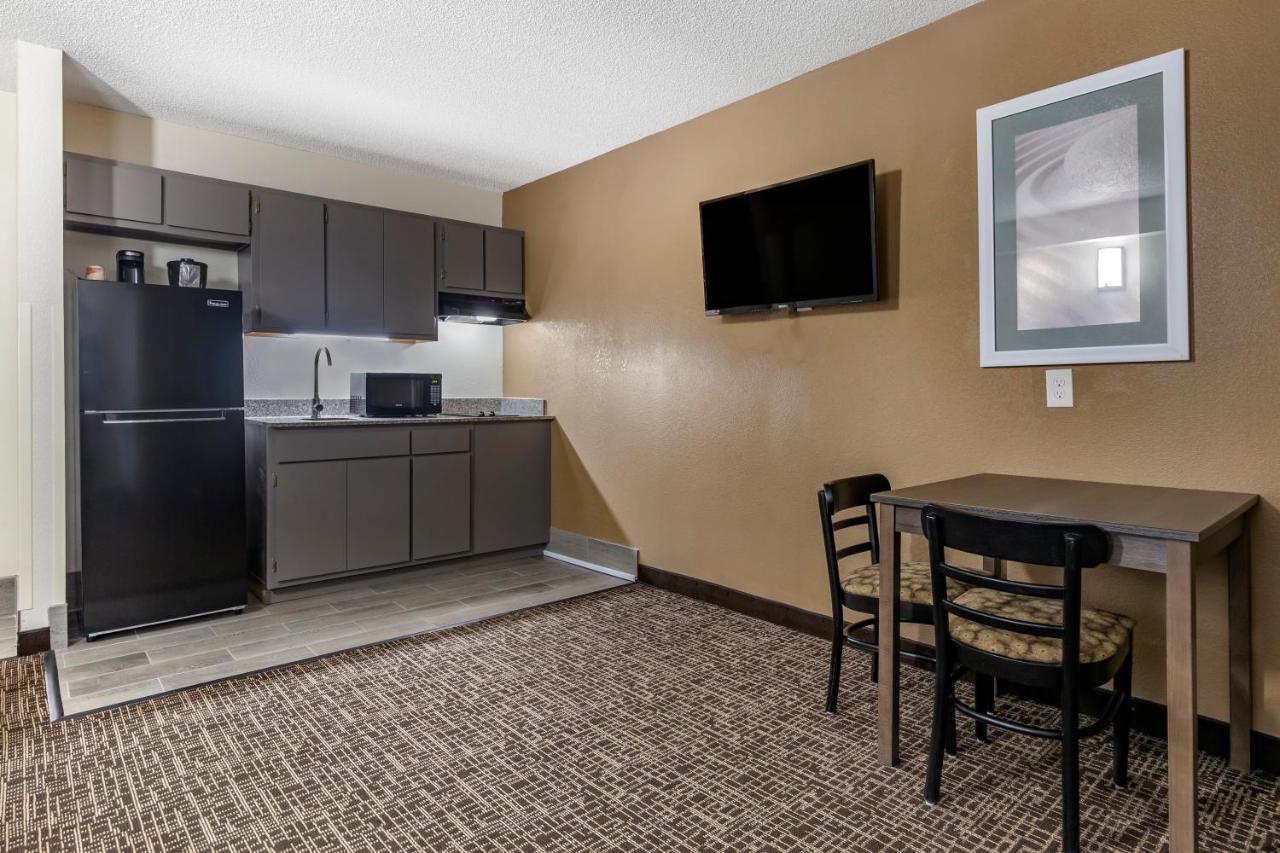 Quality Inn & Suites Spring Lake - Fayetteville Near Fort Bragg 외부 사진