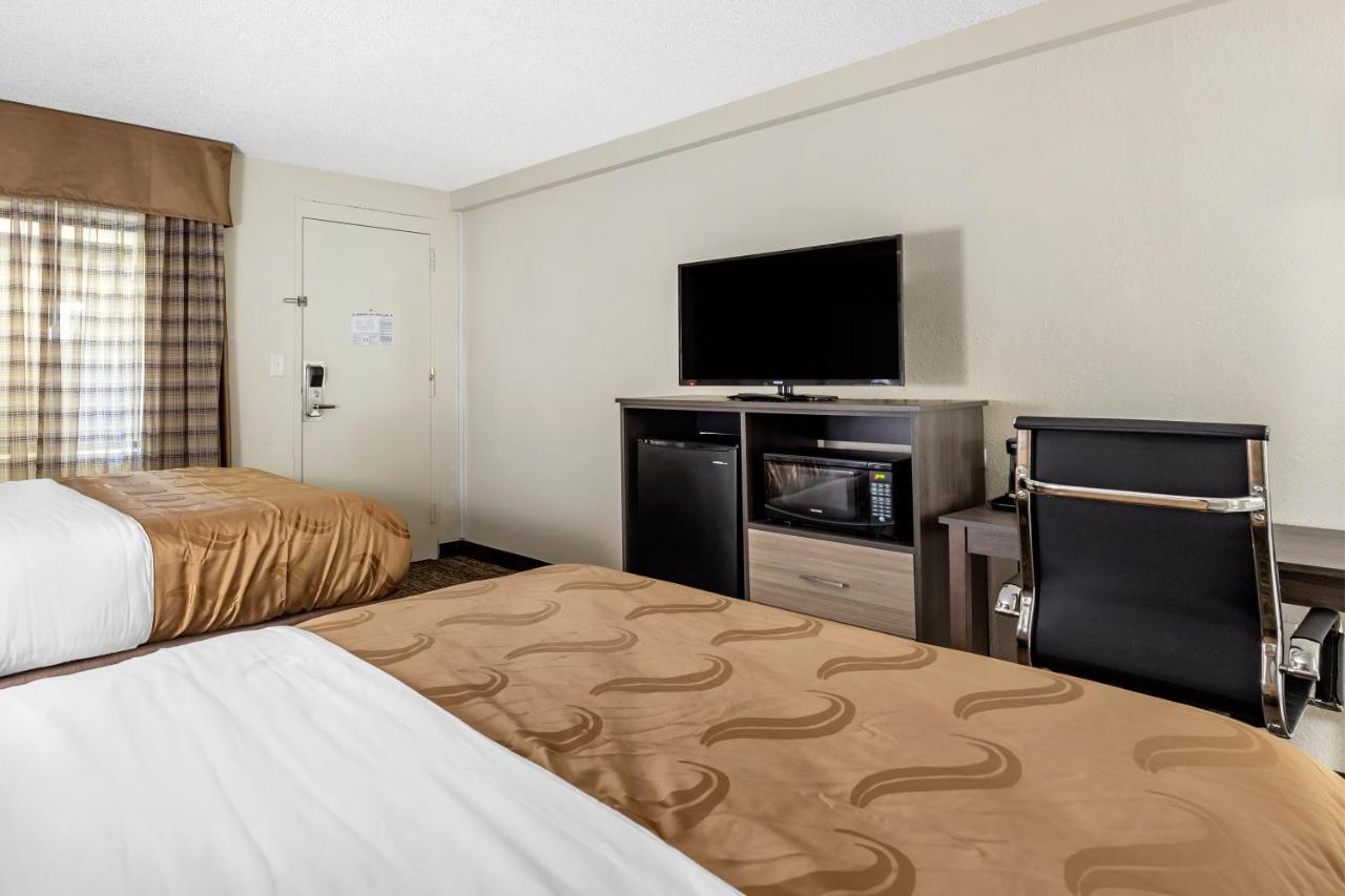 Quality Inn & Suites Spring Lake - Fayetteville Near Fort Bragg 외부 사진