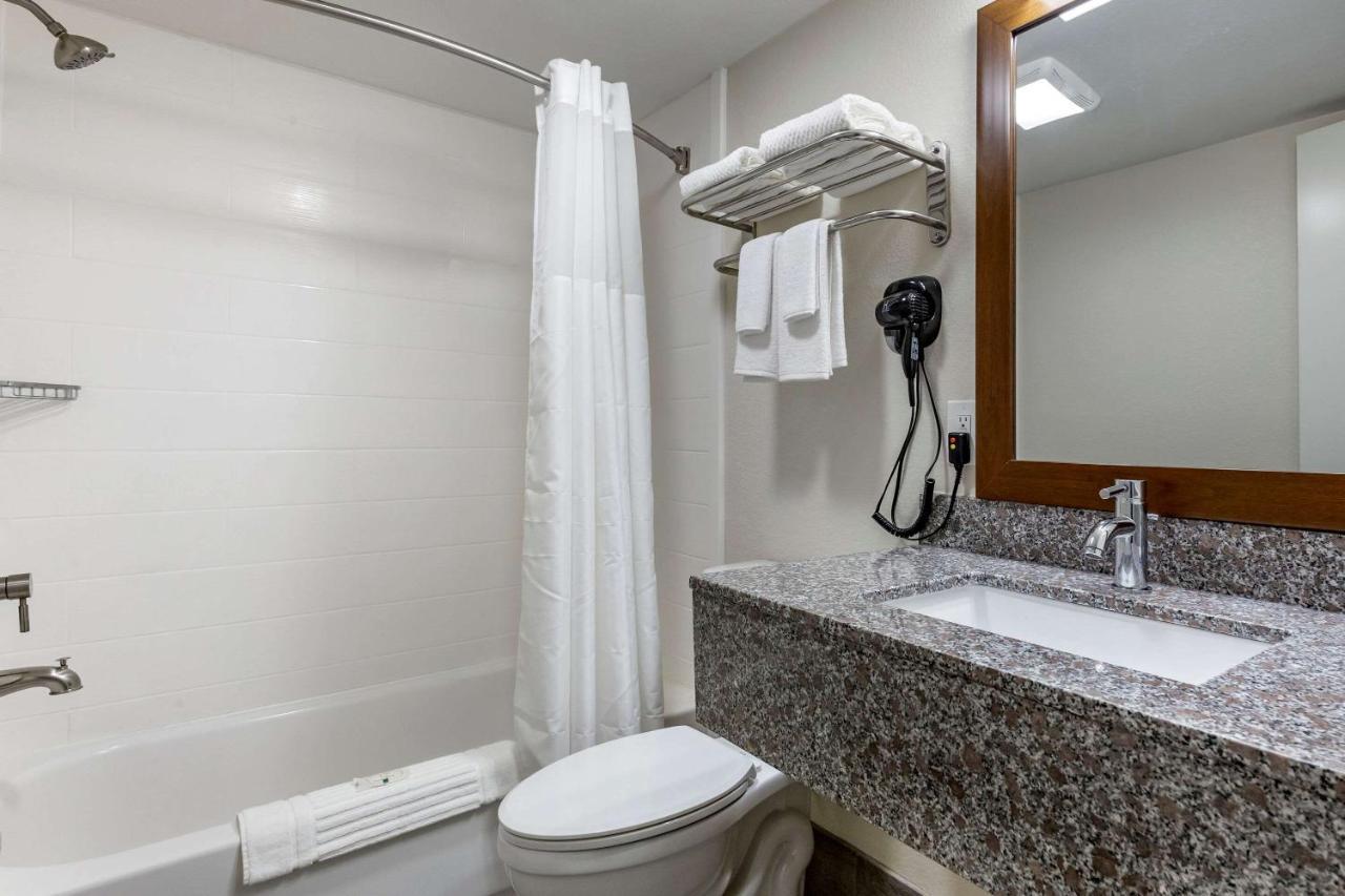 Quality Inn & Suites Spring Lake - Fayetteville Near Fort Bragg 외부 사진