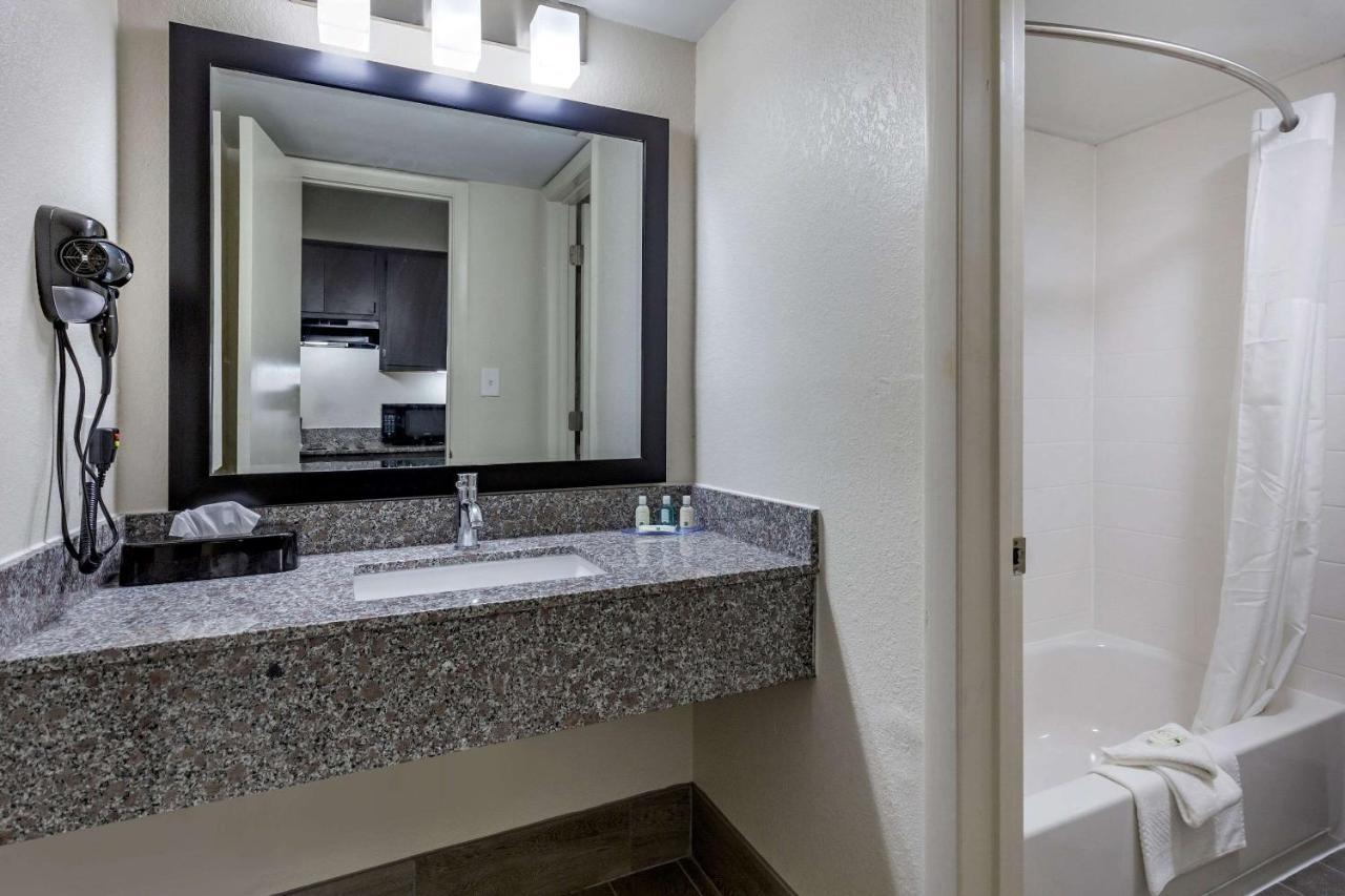 Quality Inn & Suites Spring Lake - Fayetteville Near Fort Bragg 외부 사진