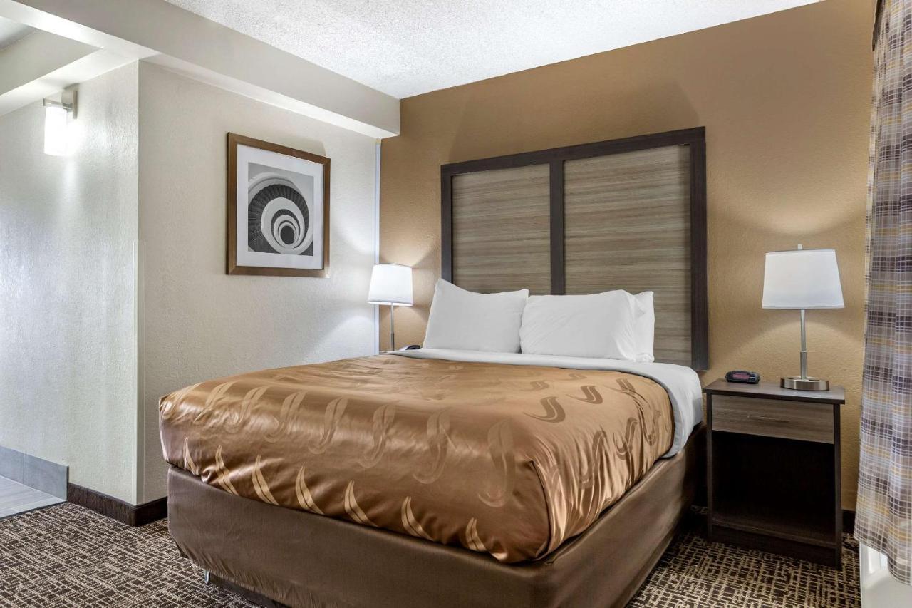 Quality Inn & Suites Spring Lake - Fayetteville Near Fort Bragg 외부 사진