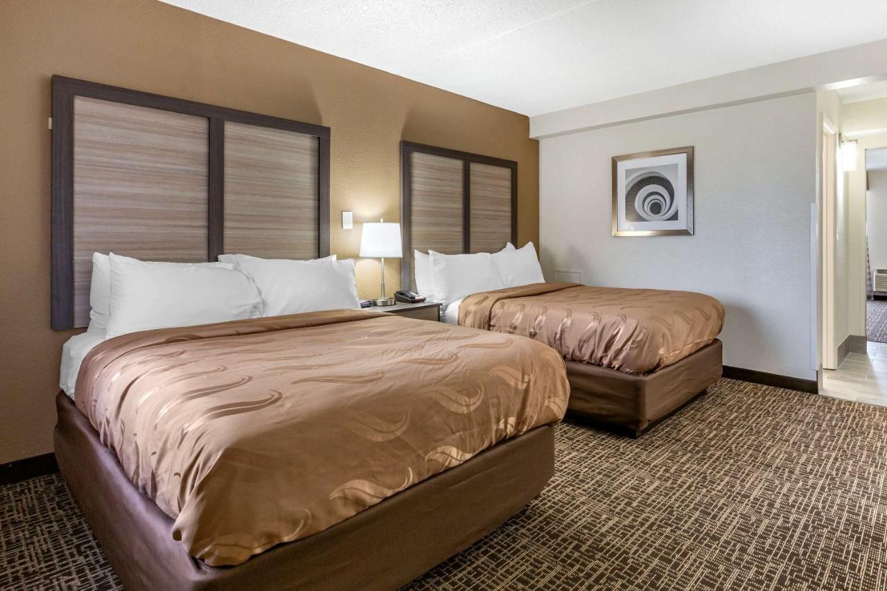 Quality Inn & Suites Spring Lake - Fayetteville Near Fort Bragg 외부 사진